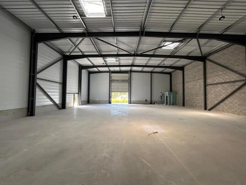 Industrial in Signes for lease - Interior Photo - Image 1 of 1