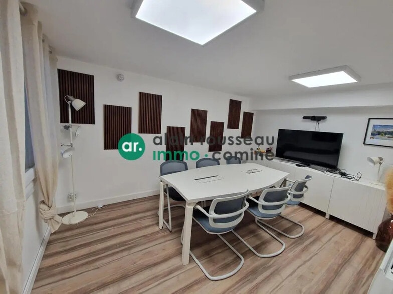 Office in Angers for lease - Interior Photo - Image 1 of 4