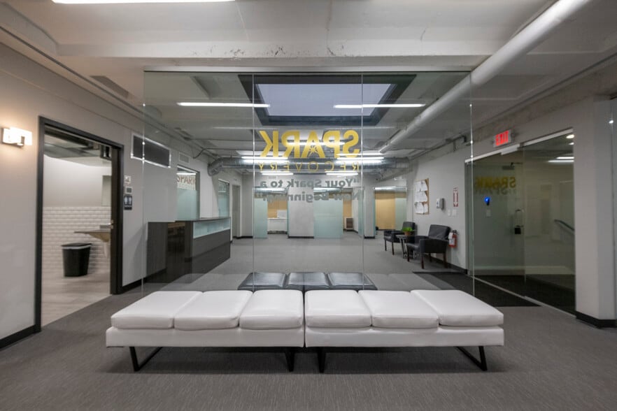 2375 W University Ave, Saint Paul, MN for lease - Building Photo - Image 3 of 14