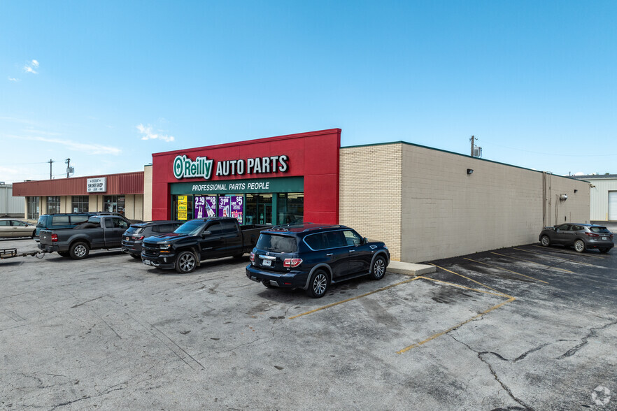 2801-2845 W Chestnut Expy, Springfield, MO for lease - Primary Photo - Image 2 of 2