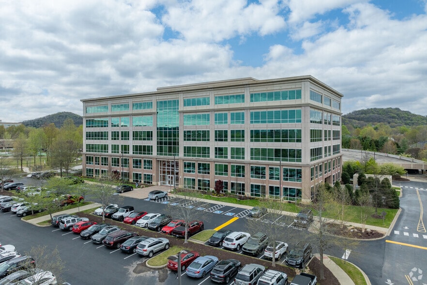 6840 Carothers Pky, Franklin, TN for lease - Primary Photo - Image 1 of 7