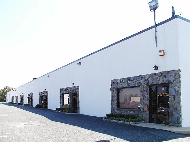 1648 Locust Ave, Bohemia, NY for sale - Building Photo - Image 1 of 1