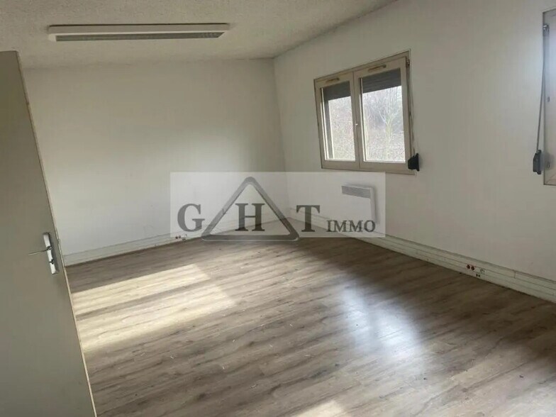 Industrial in Massy for lease - Building Photo - Image 3 of 8