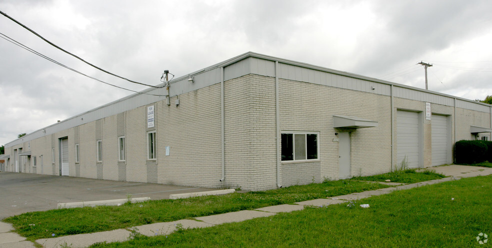 22615-22621 Ryan Rd, Warren, MI for lease - Building Photo - Image 2 of 20