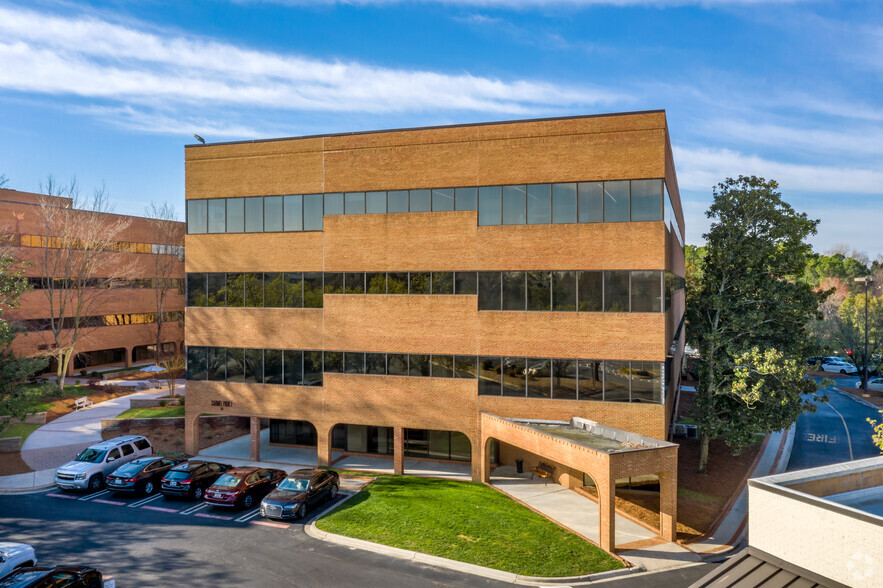 11111 Carmel Commons Blvd, Charlotte, NC for lease - Building Photo - Image 1 of 20