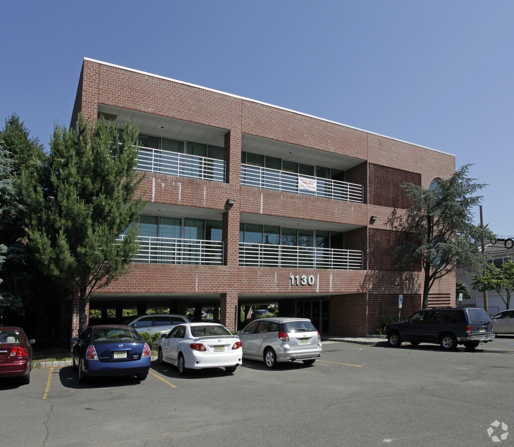 1130 Mcbride Ave, Woodland Park, NJ 07424