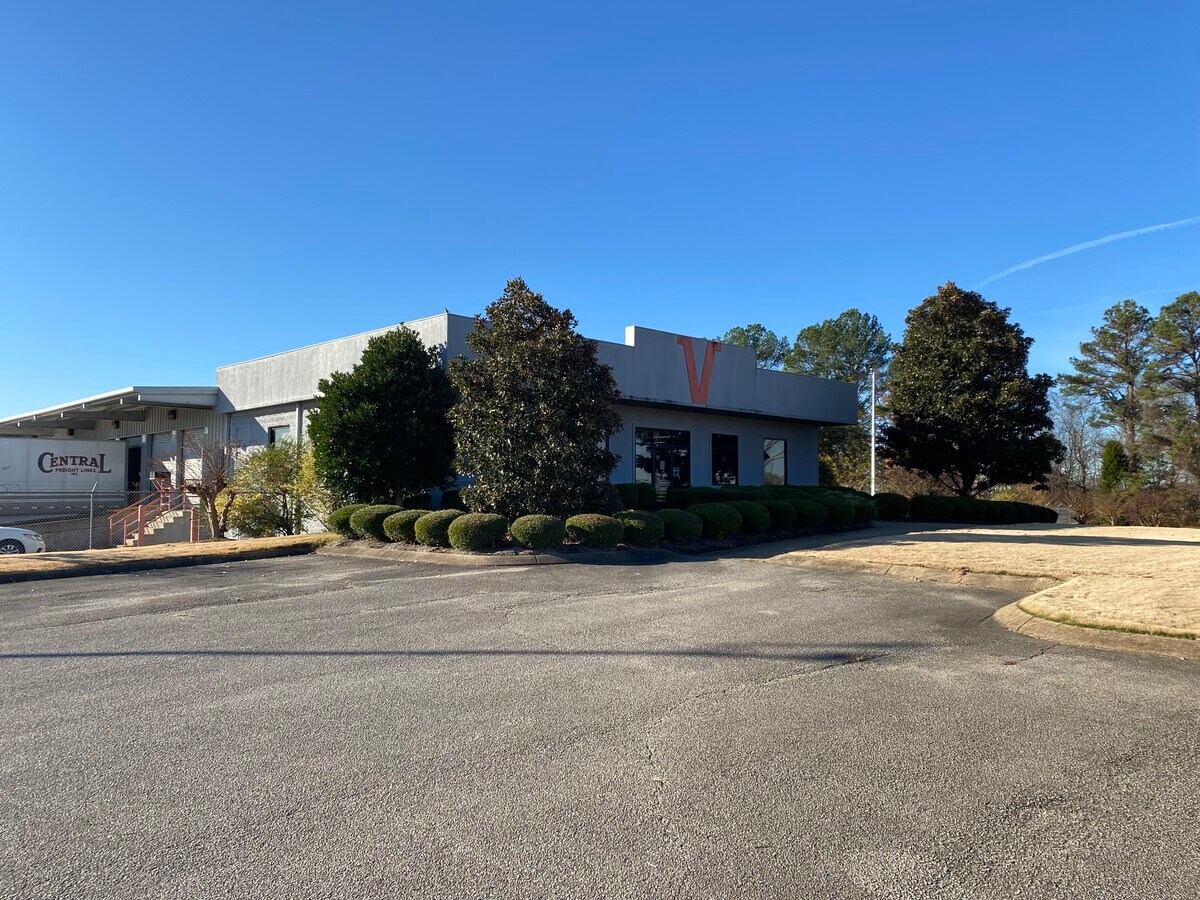 1122 Lower Brownsville Rd, Jackson, TN 38301