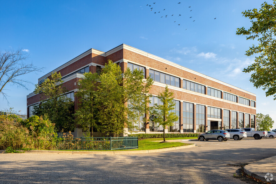 17440 College Pky, Livonia, MI for lease - Building Photo - Image 1 of 7