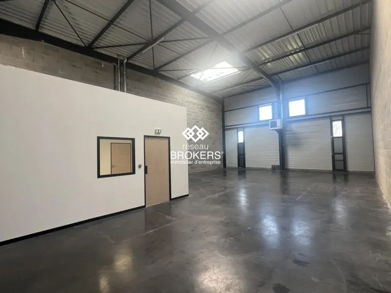 Flex in Meyzieu for lease Interior Photo- Image 1 of 5