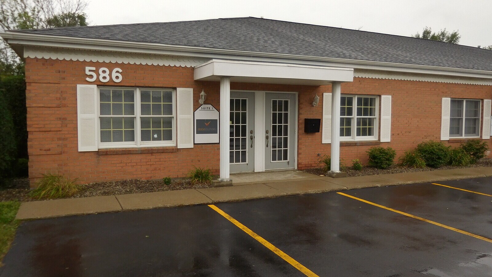 586 N French Rd, Amherst, NY 14228