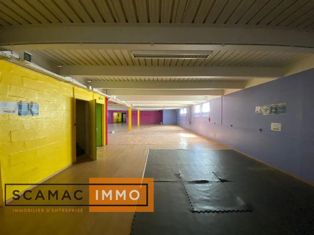 Office in Les Ulis for lease Interior Photo- Image 1 of 6