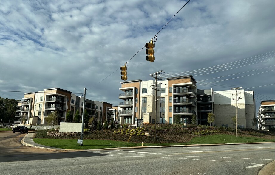 2702 Pelham Rd, Greenville, SC for lease - Building Photo - Image 1 of 11