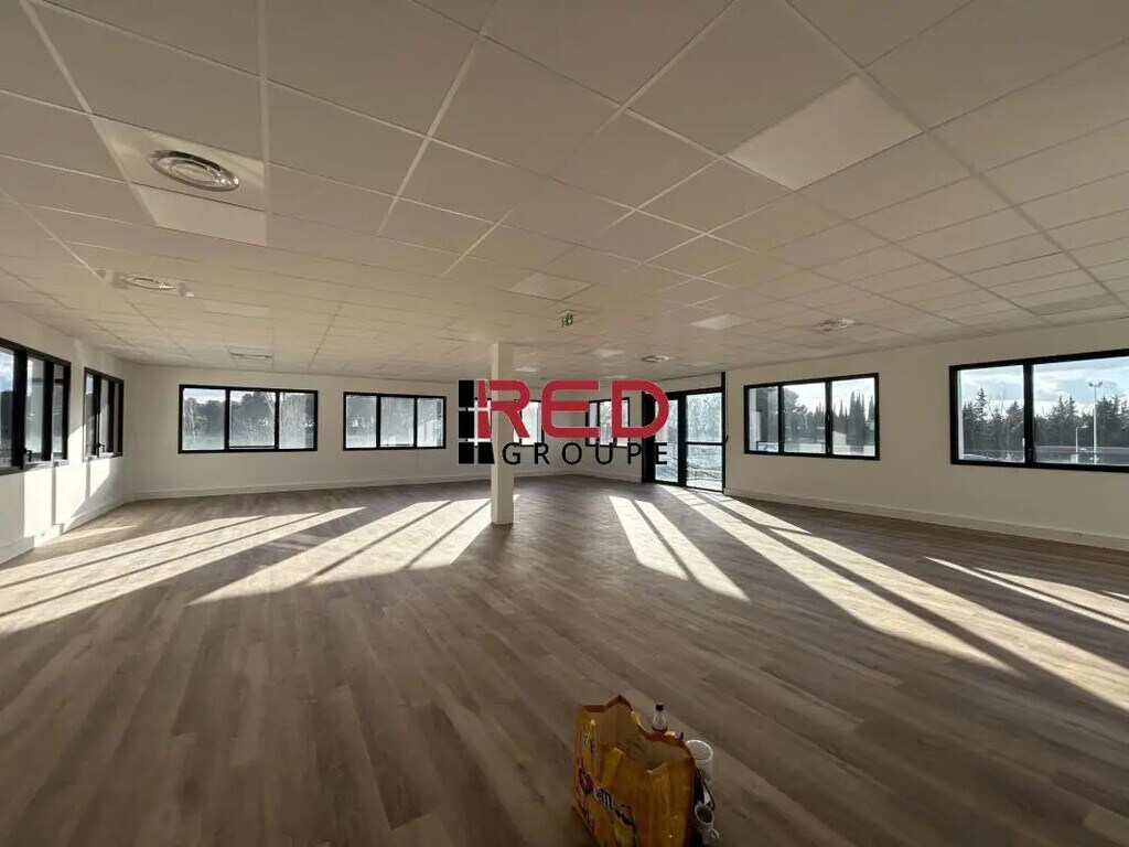 Location Bureaux 183 m² - Photo 1