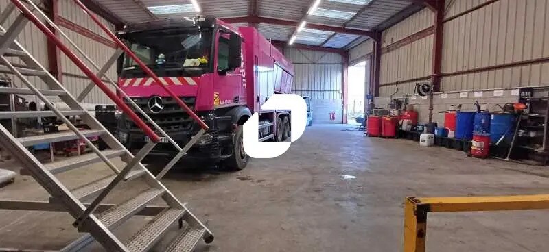 Office in Aubergenville for lease - Building Photo - Image 1 of 1