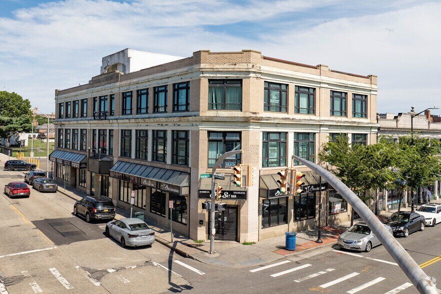 82-84 Main St, Hempstead, NY for lease - Building Photo - Image 2 of 6