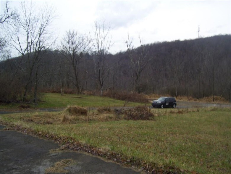 511 Chestnut Ridge Rd, Latrobe, PA for sale - Building Photo - Image 1 of 1