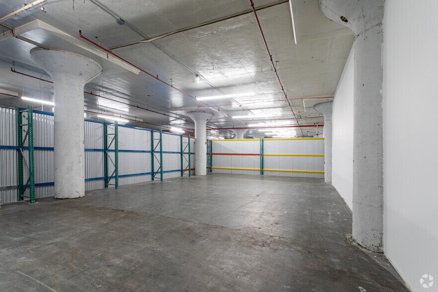184-10-184-60 Jamaica Ave, Jamaica, NY for lease - Interior Photo - Image 1 of 24