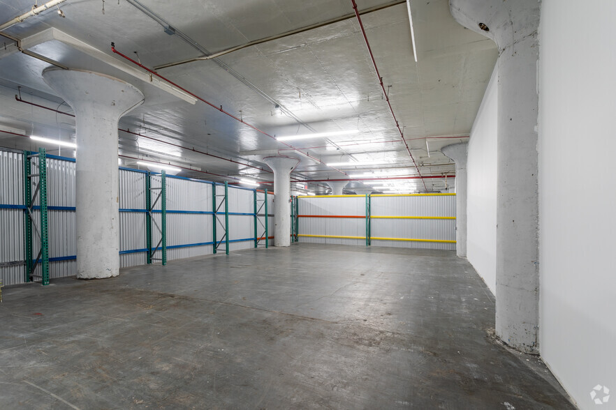 184-10 Jamaica Ave, Jamaica, NY for lease - Interior Photo - Image 1 of 26