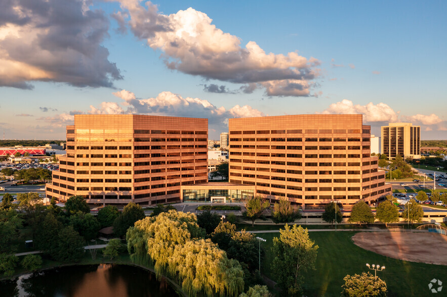 1 Mid America Plz, Oakbrook Terrace, IL for lease - Building Photo - Image 1 of 11