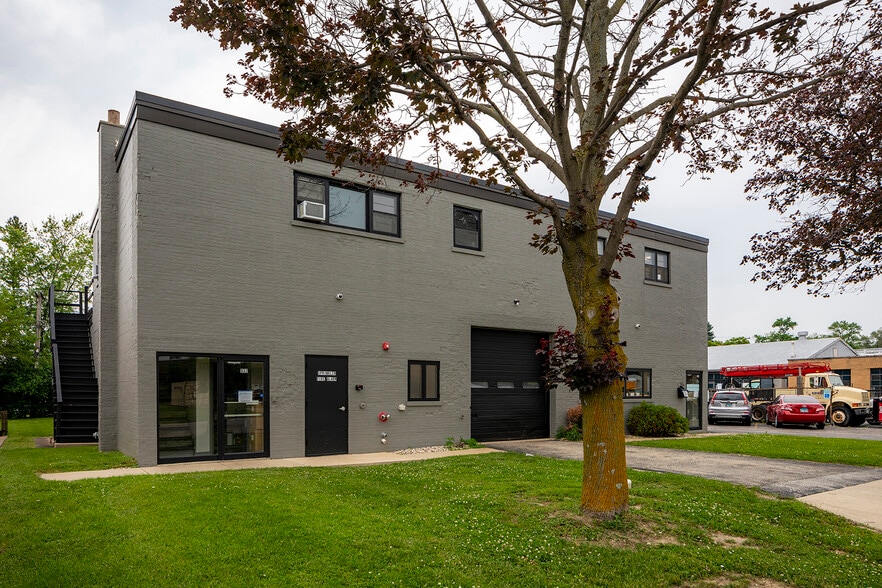 330 W Interstate Rd, Addison, IL for lease - Building Photo - Image 2 of 4