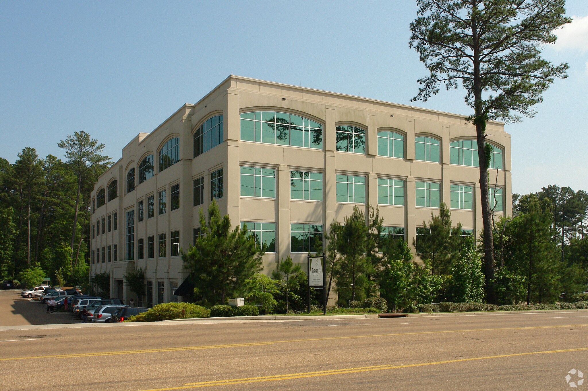 4400 Old Canton, Jackson, MS 39211 Highland Bluff Office Complex