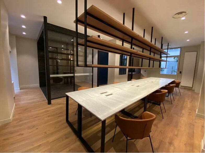 Office in Paris for lease - Building Photo - Image 3 of 8