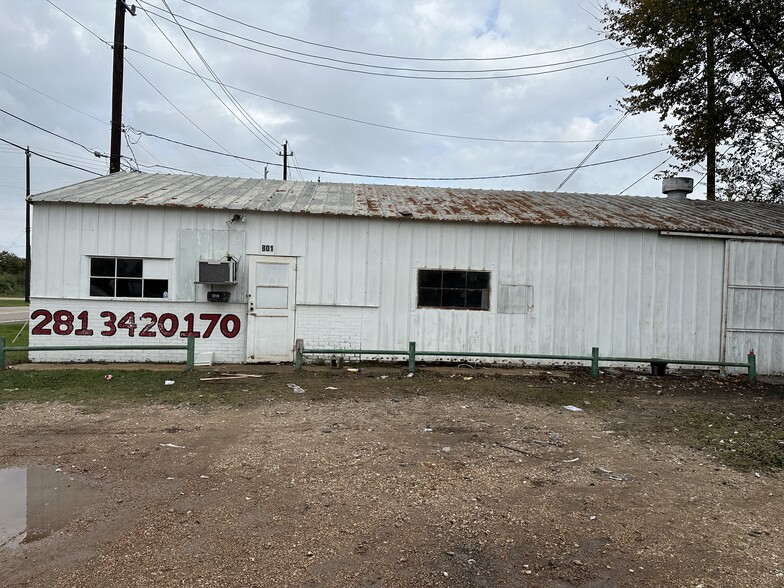801 Avenue I, Rosenberg, TX 77471