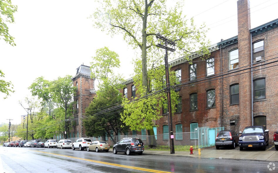 25 Saw Mill River Rd, Yonkers, NY 10701