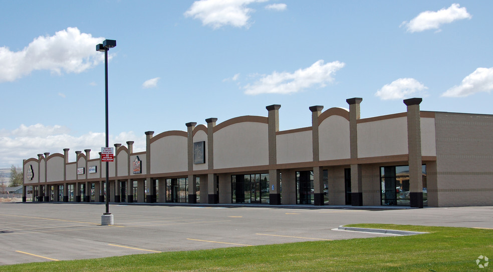 3050-3160 E 17th St, Idaho Falls, ID for sale - Primary Photo - Image 1 of 1