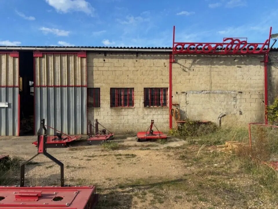 Flex in Castillon-du-Gard for lease Building Photo- Image 1 of 5