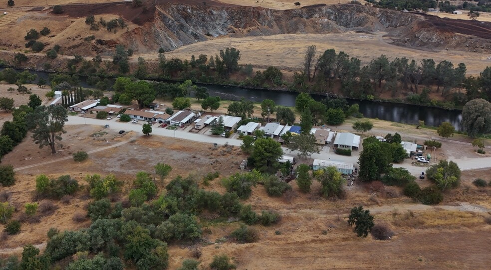 25433 E Trimmer Springs Rd, Sanger, CA for sale - Building Photo - Image 1 of 6