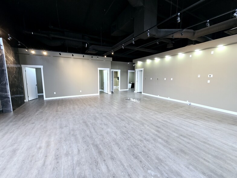 8524 Jasper Av NW, Edmonton, AB for lease - Interior Photo - Image 2 of 7