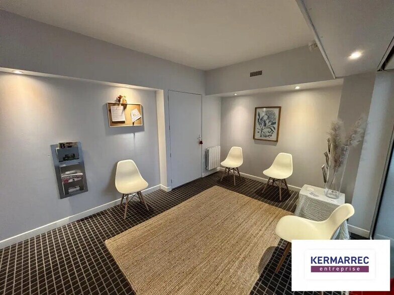 Office in Vannes for lease - Interior Photo - Image 2 of 2