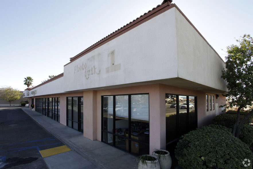 710-720 N China Lake Blvd, Ridgecrest, CA for lease - Building Photo - Image 2 of 2