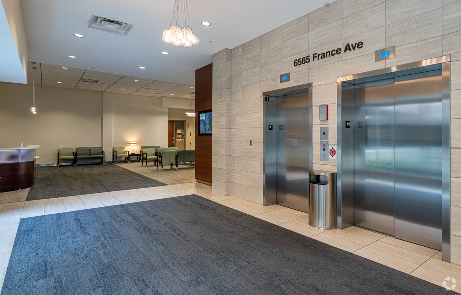 6565 S France Ave, Edina, MN for lease - Lobby - Image 3 of 5