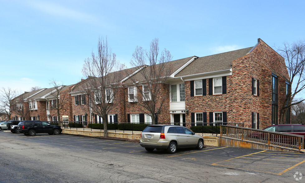 100 W Roosevelt Rd, Wheaton, IL for sale - Building Photo - Image 1 of 1