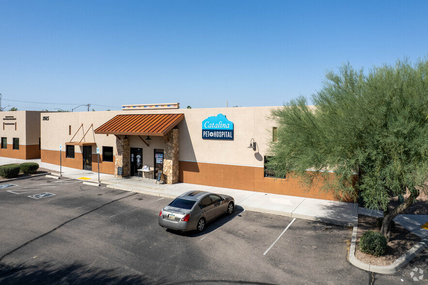 3925 E Fort Lowell Rd, Tucson, AZ for lease - Building Photo - Image 2 of 3