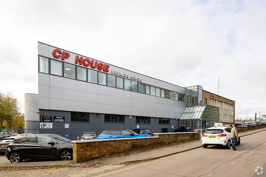 Otterspool Way, Watford for lease - Primary Photo - Image 1 of 2