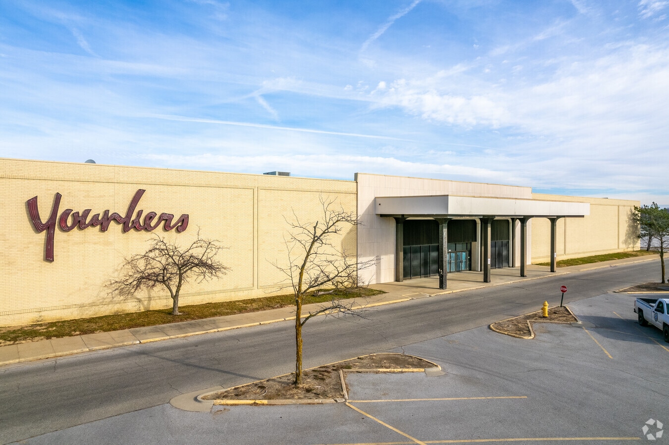 1111 E Army Post Rd, Des Moines, IA 50315