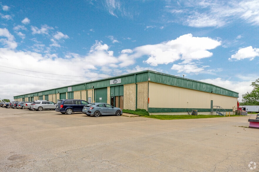 1717-5765 NE 58th Ave, Des Moines, IA for lease - Building Photo - Image 3 of 24