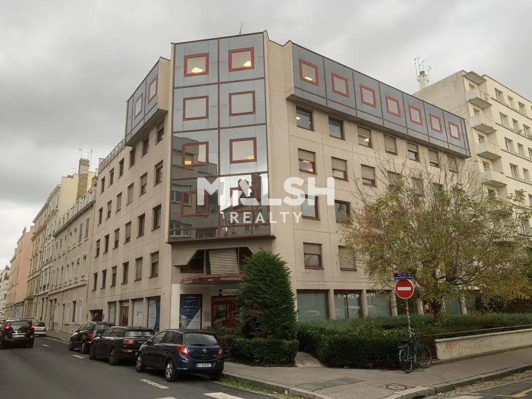 Office in Lyon for sale Building Photo- Image 1 of 14