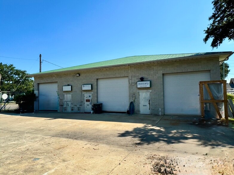 Office/Warehouse 3 Buildings portfolio of 3 properties for sale on LoopNet.com - Primary Photo - Image 1 of 3