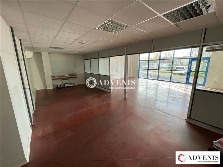 Industrial in Blanquefort for lease - Building Photo - Image 2 of 8