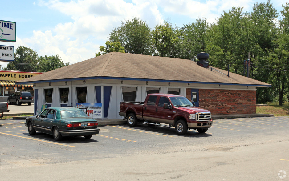 508 Lexington St, Versailles, KY for sale - Building Photo - Image 1 of 1