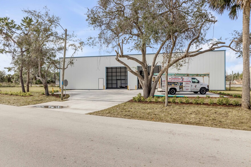 2218 Guava Dr, Edgewater, FL for sale - Building Photo - Image 3 of 17