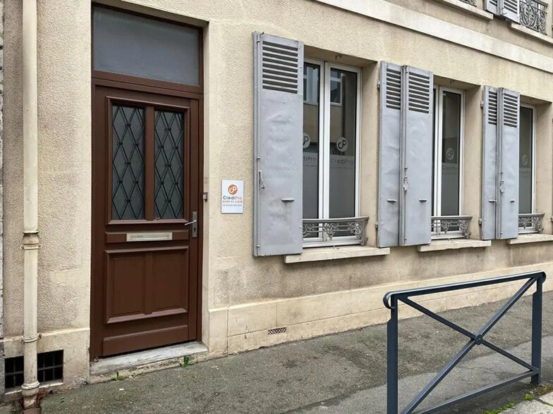 Office in Chartres for lease - Building Photo - Image 1 of 5