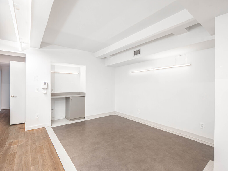 36 E 36th St, New York, NY for lease - Interior Photo - Image 2 of 10