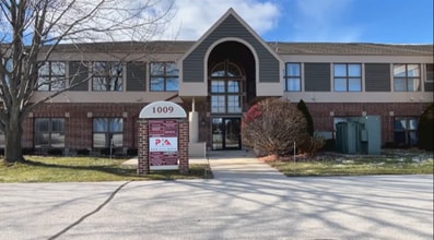 1009 W Glen Oaks Ln, Mequon, WI for lease - Commercial Listing Video 