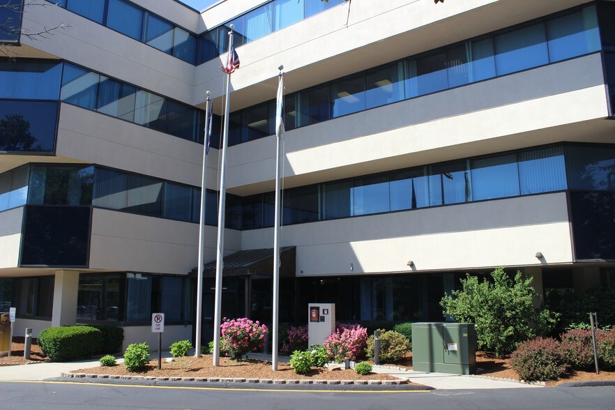 30 Massachusetts Ave, North Andover, MA for lease - Building Photo - Image 3 of 14