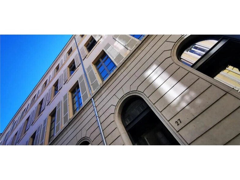 Office in Lyon for lease - Building Photo - Image 2 of 42